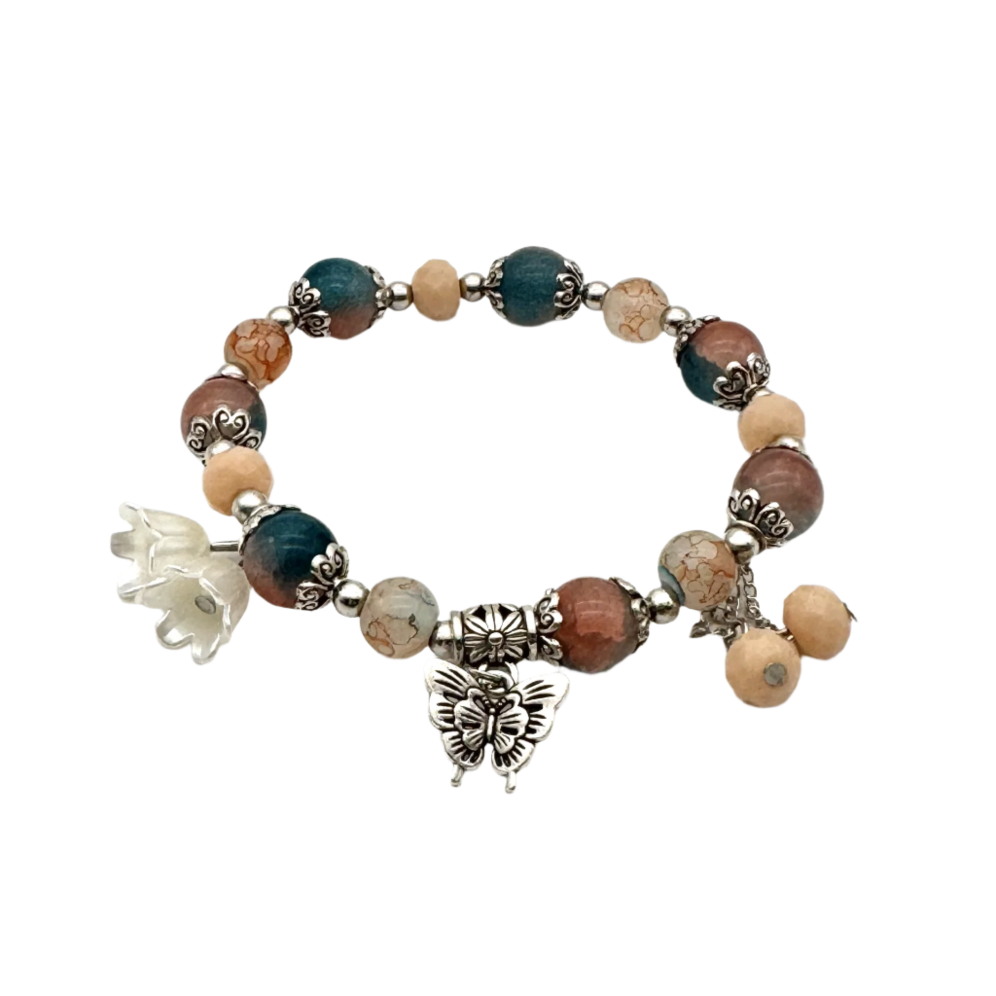 Rustieke kralen stretch armband met zilveren spacers en vlinderbedel